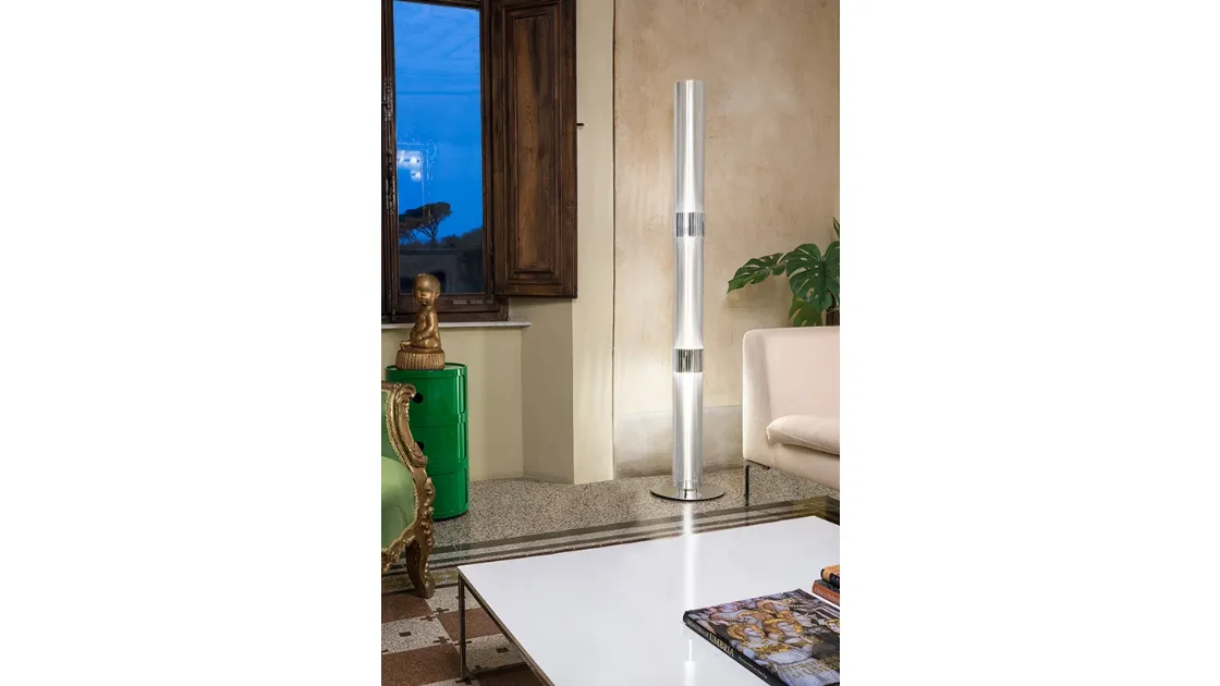 Lampada elegante e versatile con base in acciaio La Lollo Floor di Slamp