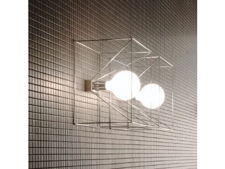 Applique di design in metallo con lampadina sabbiata Reflex di Adriani e Rossi