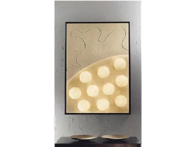 Lampada che ricorda la superficie lunare in resina con cornice in legno Ten Moons di In-Es Artdesign