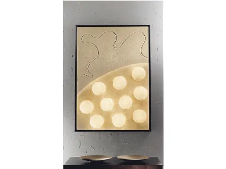 Lampada che ricorda la superficie lunare in resina con cornice in legno Ten Moons di In-Es Artdesign